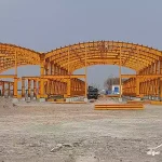 تصویر سازه فلزی سوله مقاوم ساخته شده با مقاطع فولادی استاندارد، مناسب برای برآورد هزینه و قیمت سوله 1404