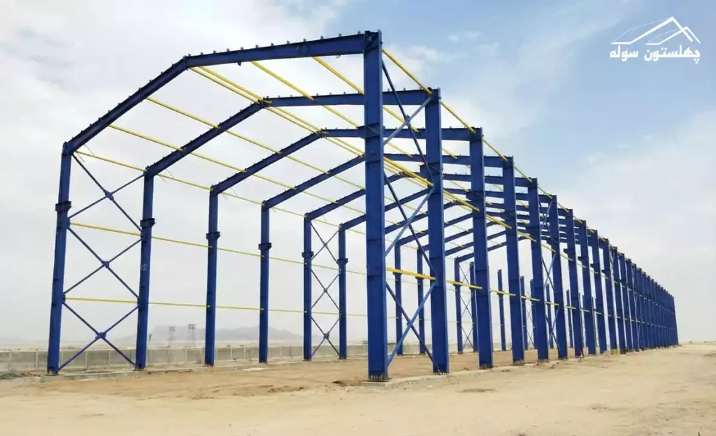 محاسبات مهندسی و مدل‌سازی سازه‌ای برای مقاوم‌سازی سوله بر اساس استاندارد ۲۸۰۰ و AISC