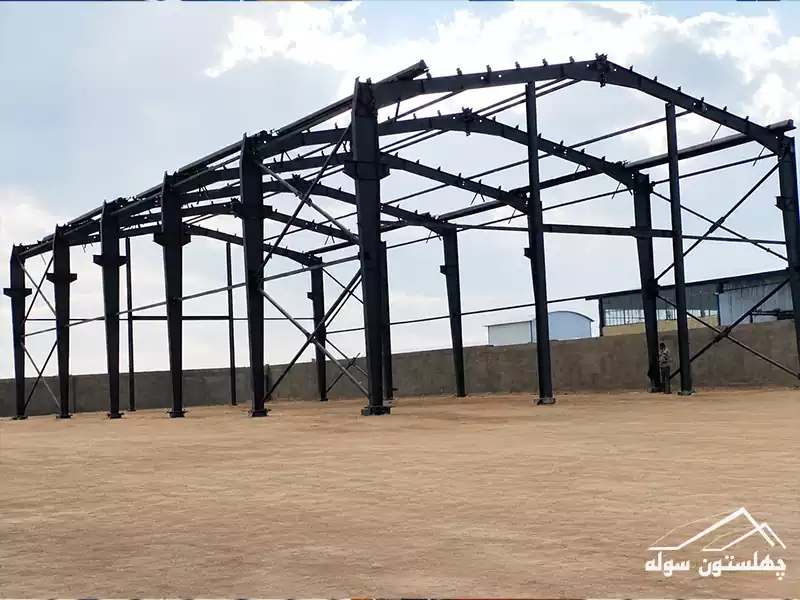 نمای سه بعدی مدلسازی سازه فولادی سوله چنددهانه در نرمافزار SAP2000
